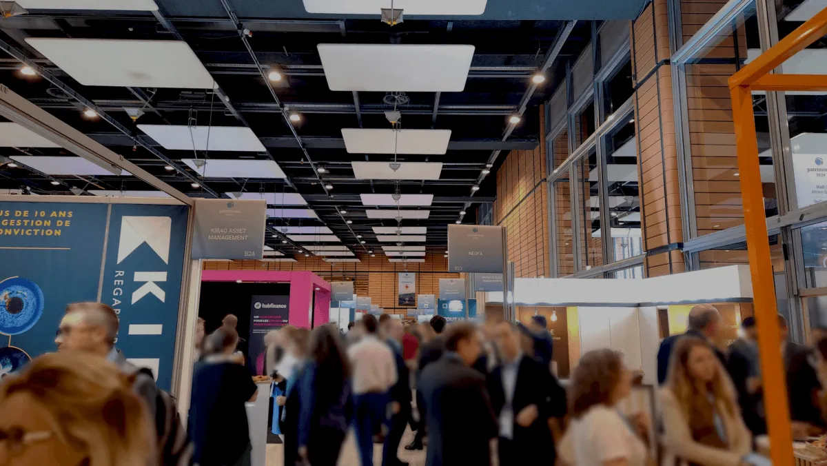 Convention allee visages floutes