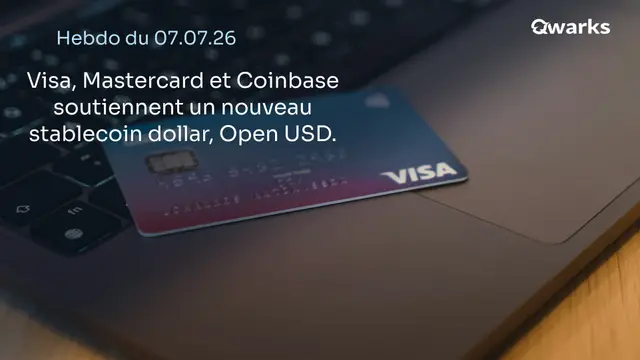 Une carte Visa posée sur le clavier d’un ordinateur portable